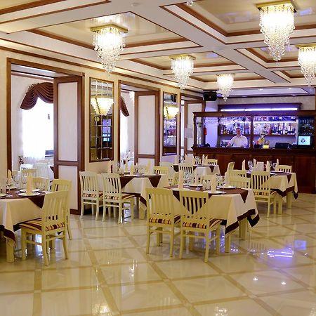 Best Hotel And Restaurant Complex Dunaivtsi Luaran gambar