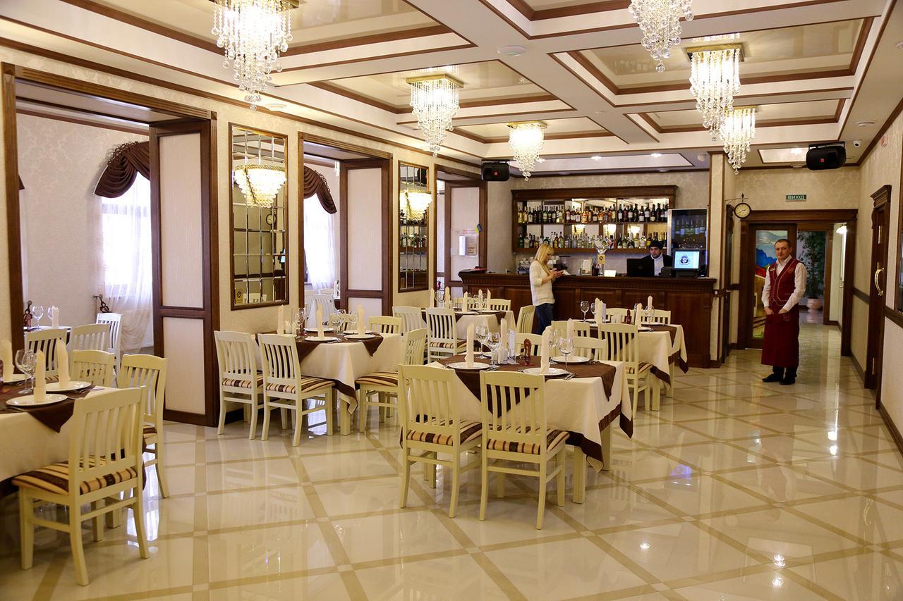 Best Hotel And Restaurant Complex Dunaivtsi Luaran gambar