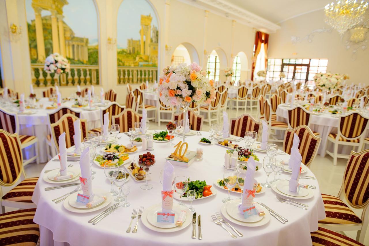 Best Hotel And Restaurant Complex Dunaivtsi Luaran gambar