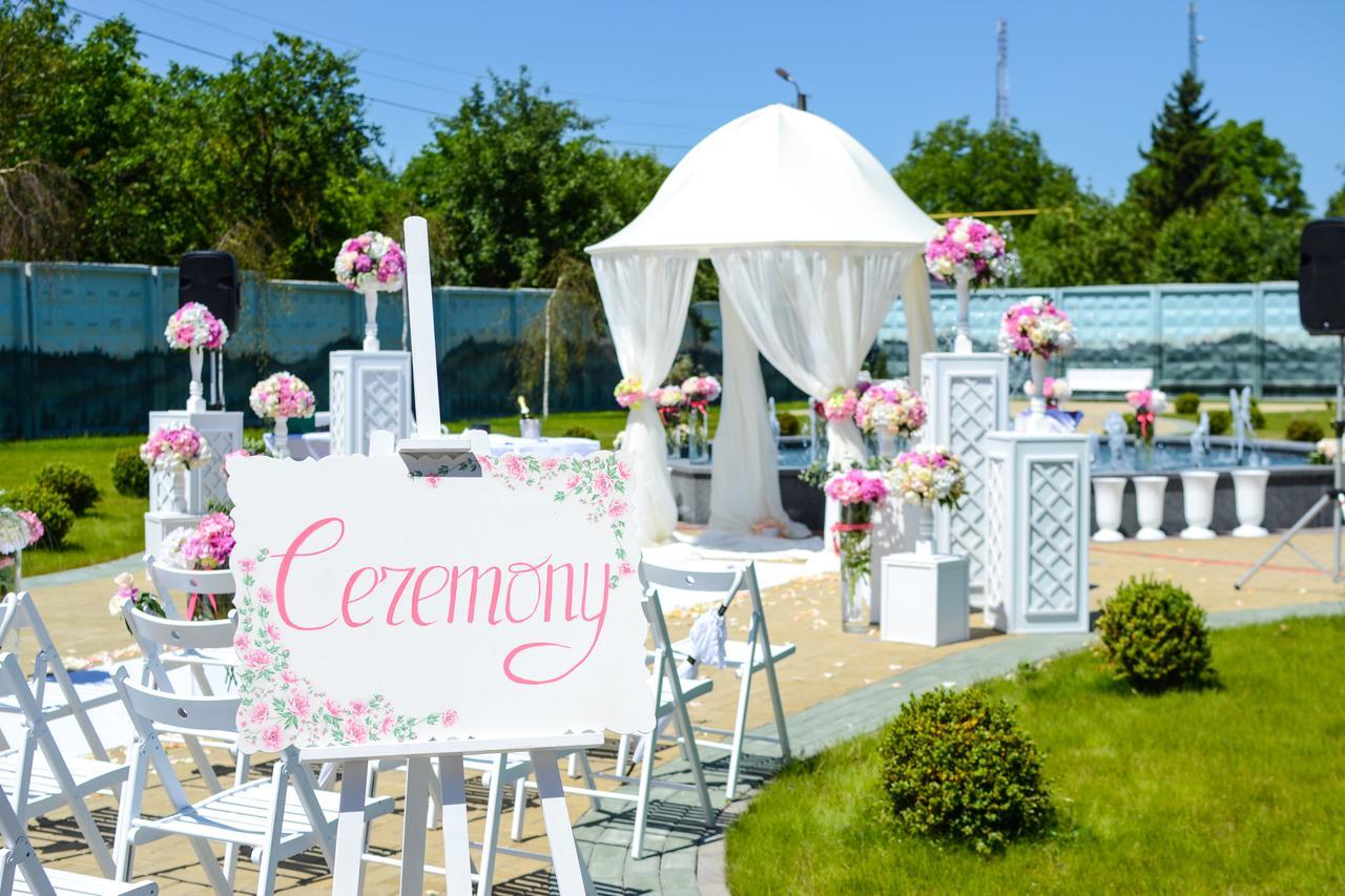Best Hotel And Restaurant Complex Dunaivtsi Luaran gambar