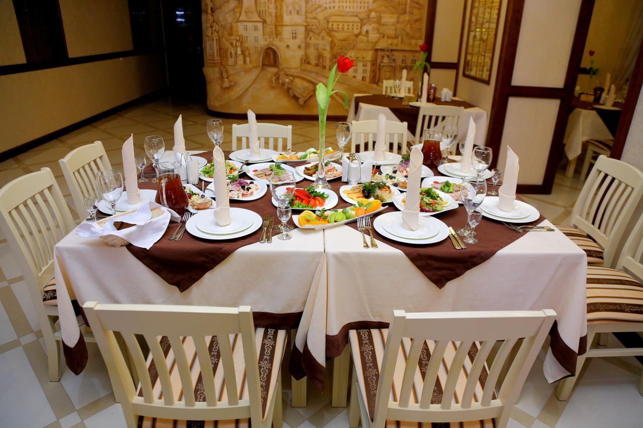 Best Hotel And Restaurant Complex Dunaivtsi Luaran gambar