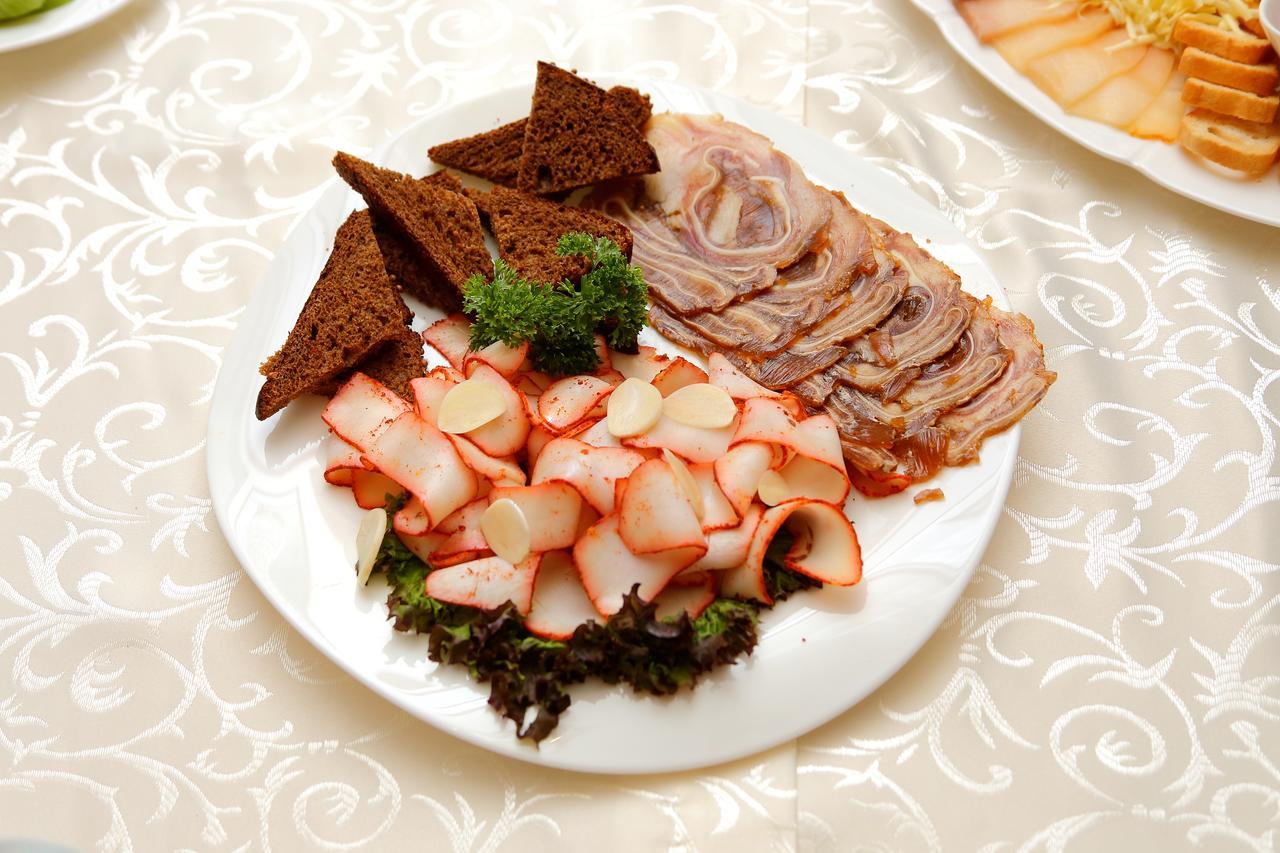 Best Hotel And Restaurant Complex Dunaivtsi Luaran gambar