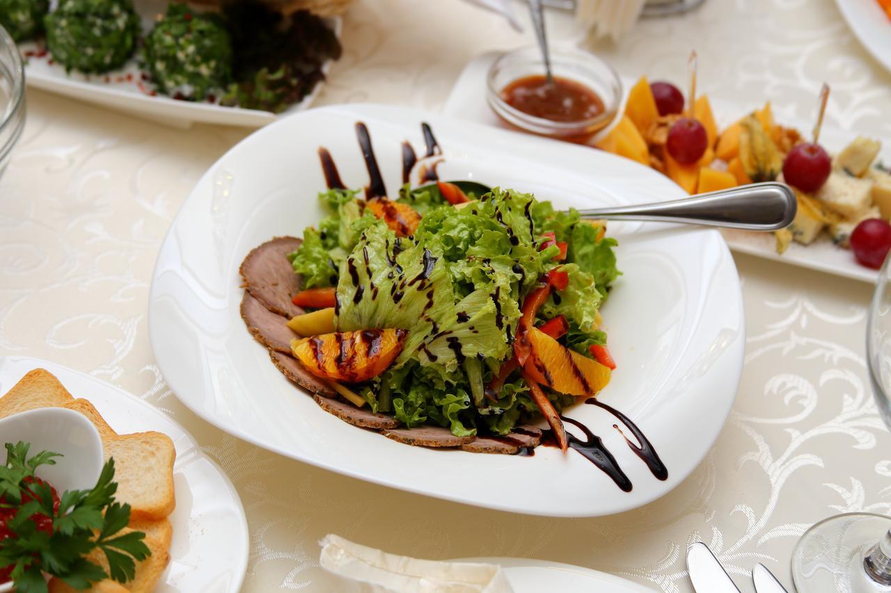 Best Hotel And Restaurant Complex Dunaivtsi Luaran gambar