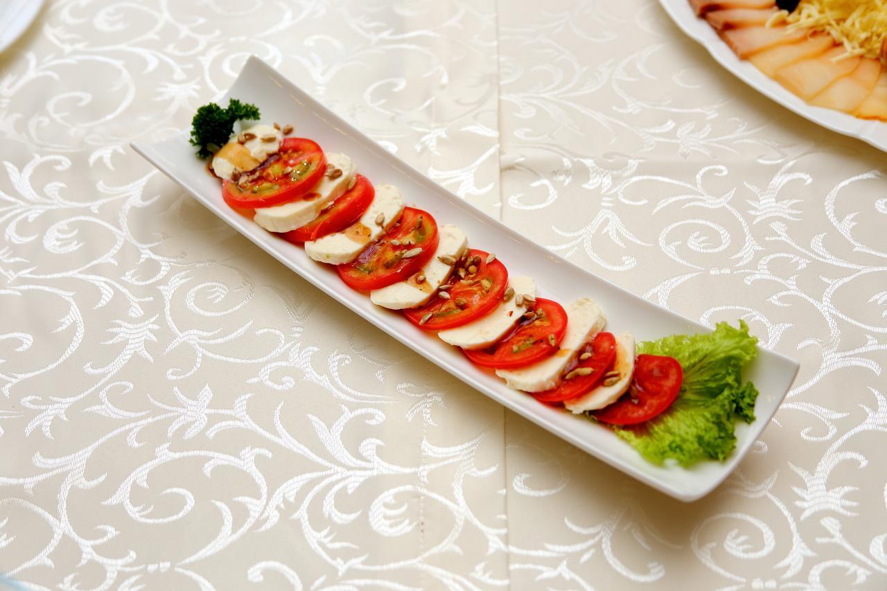 Best Hotel And Restaurant Complex Dunaivtsi Luaran gambar